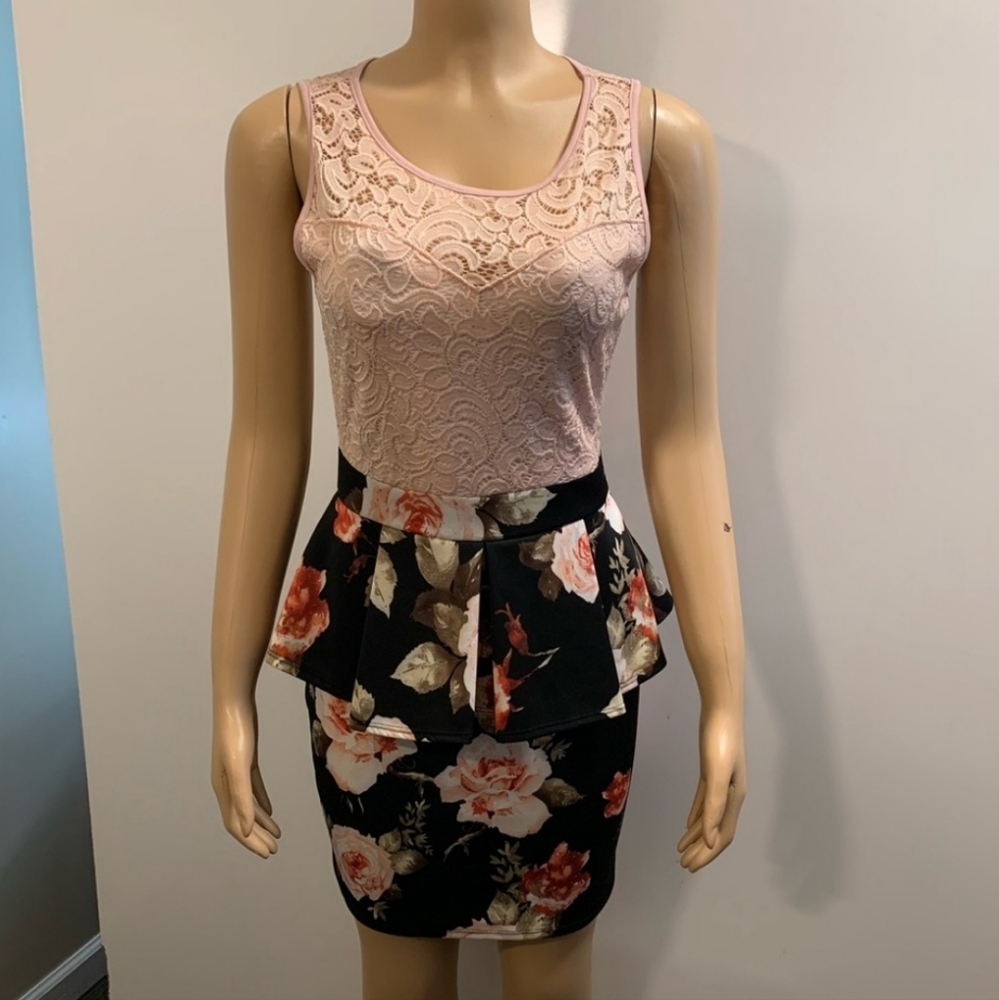 Floral & Blush Pink Lace Short Stretchy Bodycon Juniors Solar Flattering Dress